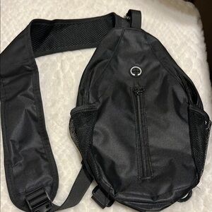 Amazon Black Trendy Lightweight Cross Body Bag three zippers adjustable strap